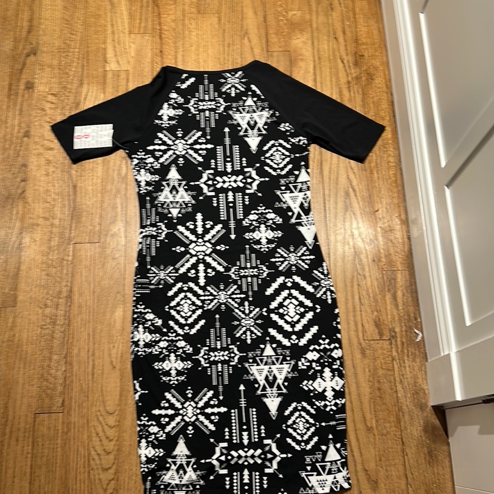 Black and white 3/4 sleeve midi cotton dress